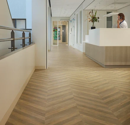 SURESTEP WOOD 18072 classic herringbone Линолеум Сурстеп ВУД