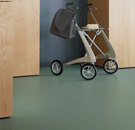 SURESTEP BALANCE 173632 bottle green Линолеум Сурстеп Баланс